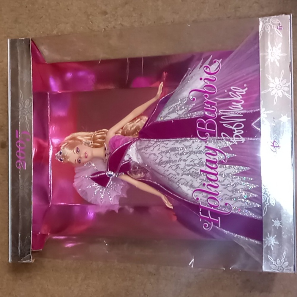 2005 Mint condition Bob Mackie Holiday Barbie